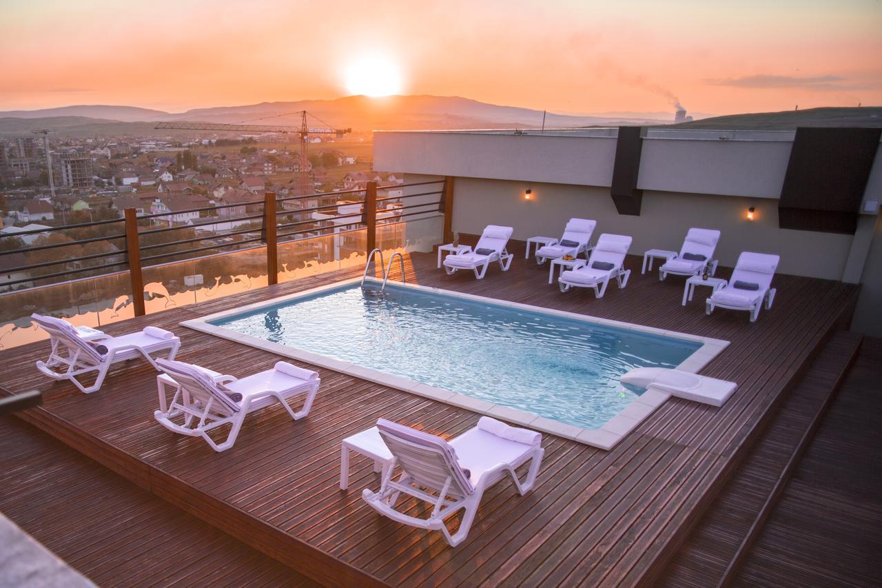 Semitronix Hotel Prishtina Prishtine Bagian luar foto