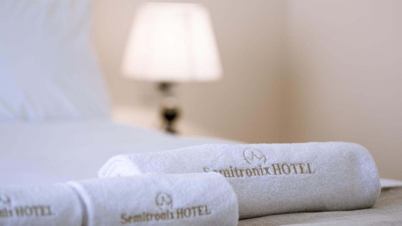 Semitronix Hotel Prishtina Prishtine Bagian luar foto