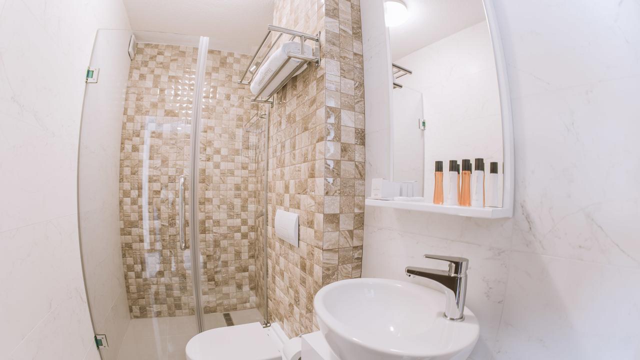 Semitronix Hotel Prishtina Prishtine Bagian luar foto