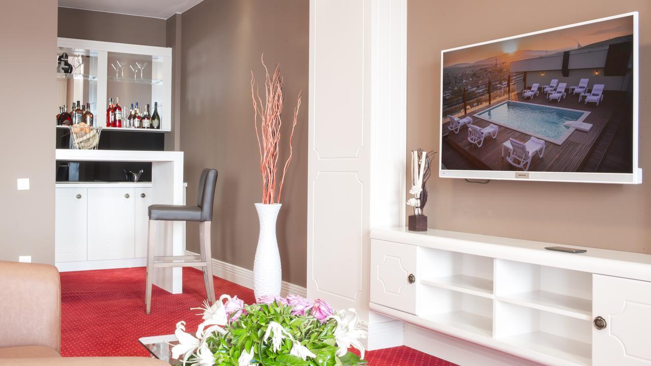 Semitronix Hotel Prishtina Prishtine Bagian luar foto