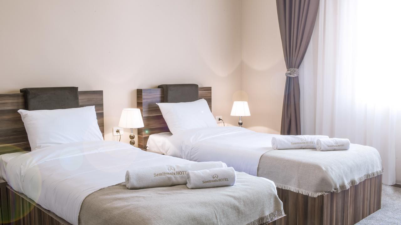 Semitronix Hotel Prishtina Prishtine Bagian luar foto