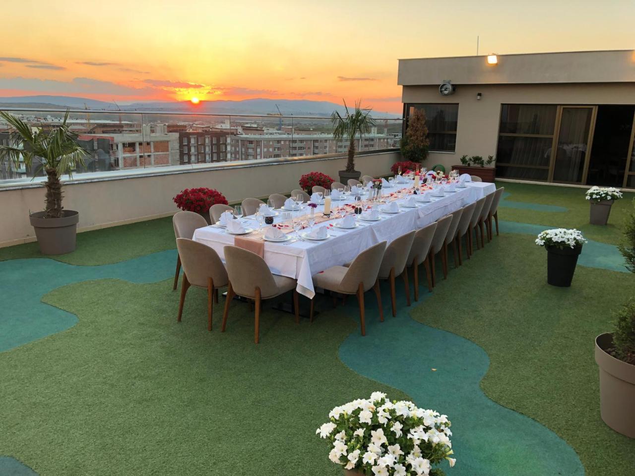 Semitronix Hotel Prishtina Prishtine Bagian luar foto